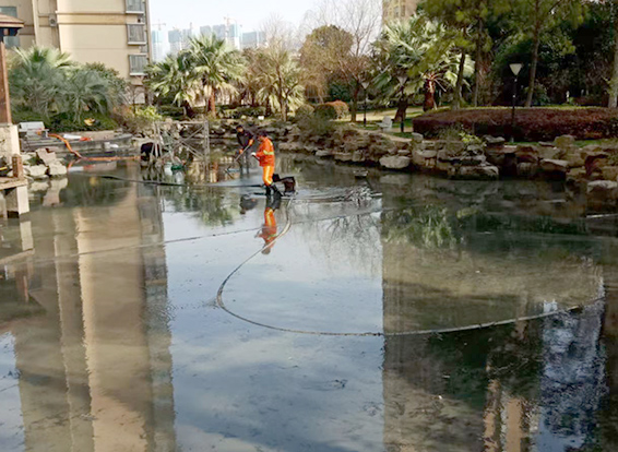 金山屯景观池淤泥清理