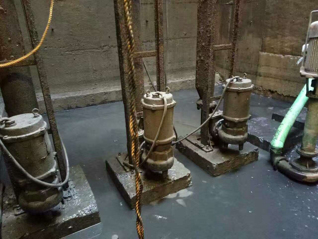 金山屯污水池清理