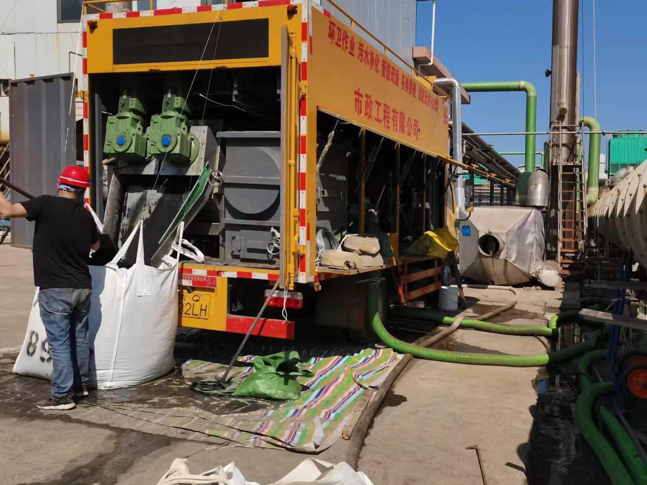 金山屯淤泥压干处理